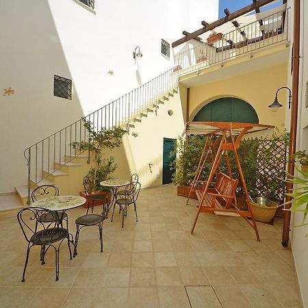 Casa Branca Bed & Breakfast กาสตริญาโน เดล กาโป ภายนอก รูปภาพ
