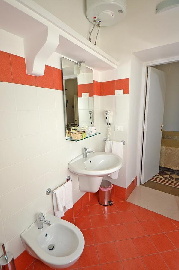 Casa Branca Bed & Breakfast กาสตริญาโน เดล กาโป ภายนอก รูปภาพ