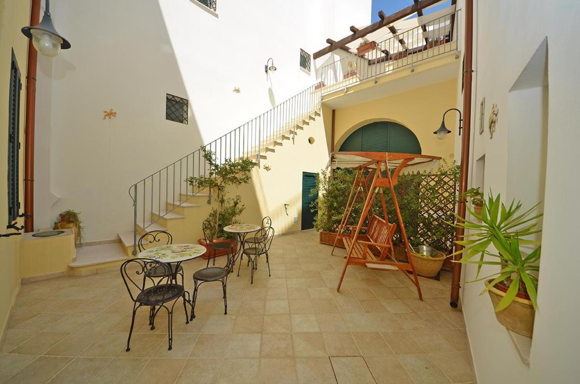 Casa Branca Bed & Breakfast กาสตริญาโน เดล กาโป ภายนอก รูปภาพ