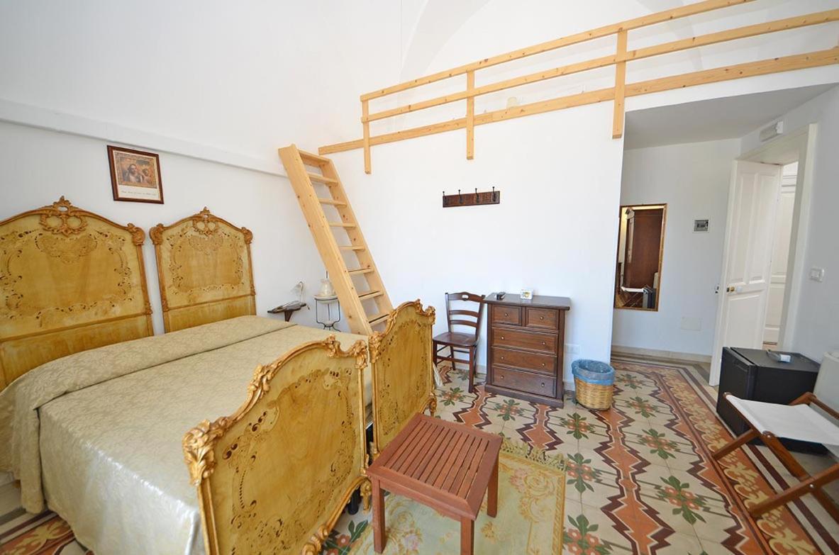 Casa Branca Bed & Breakfast กาสตริญาโน เดล กาโป ภายนอก รูปภาพ